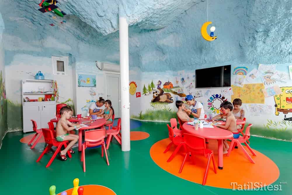 Karmir Hotel Resort & Spa